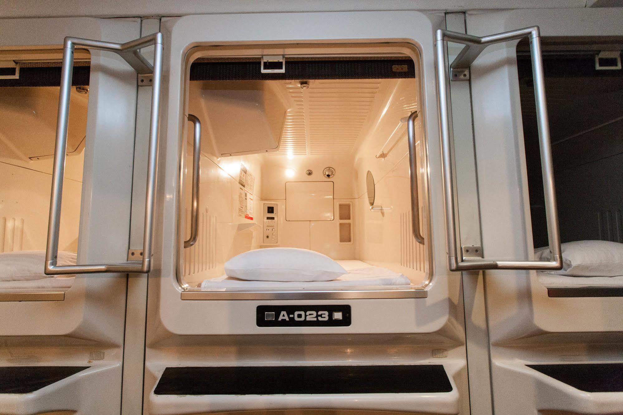 Capsule Hotel Asahi Plaza Shinsaibashi Osaka Luaran gambar